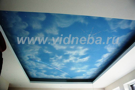 Натяжной потолок с фотопечатью голубого цвета